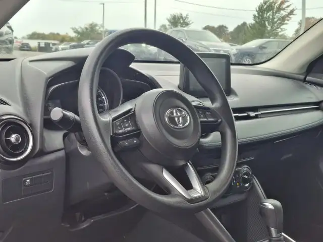 2020 Toyota Yaris Hatchback LE | Auto | Heated Seats in Cars & Trucks in Guelph - Image 11