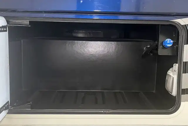 2015 Thor Chateau 33SW - Pre-Owned Super C Motorhome.  in RVs & Motorhomes in Red Deer - Image 13