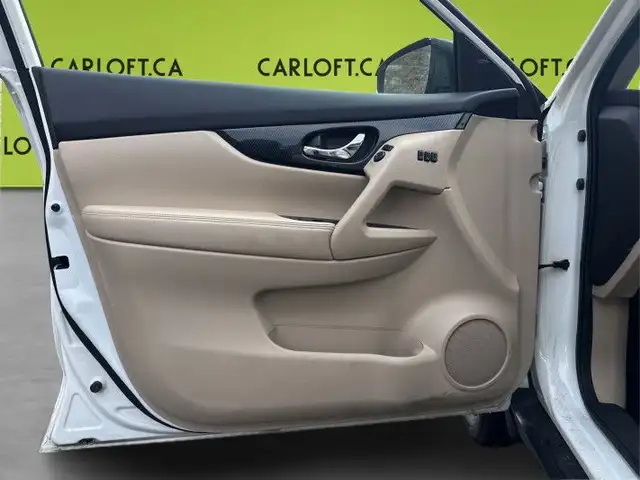 2017 Nissan Rogue SL Platinum - Sunroof - Navigation in Cars & Trucks in Kingston - Image 21
