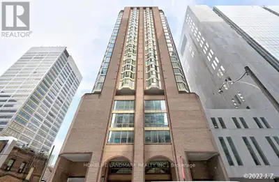 Great Location. Cozy Unit With Sleeping/Solarium Area, Wood Floors, Combined Living/Dining Room, Uni...