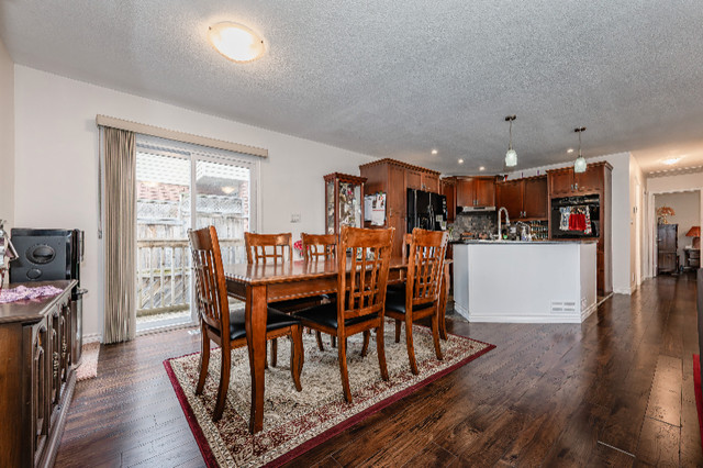 Cambridge Gem: 3 Beds, 2 Baths at 135 Angela Crescent for Sale!! in Houses for Sale in Cambridge - Image 4