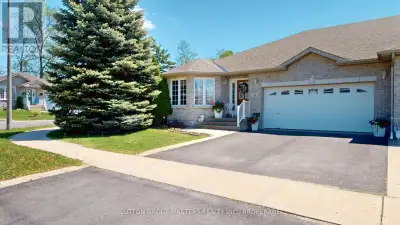 Walnut Grove Estates! Over 1400 sqft of main floor living plus a beautifully finished lower level in...