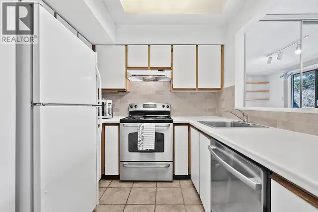 1465 CLYDE AVENUE West Vancouver, British Columbia in Condos for Sale in Downtown-West End - Image 4