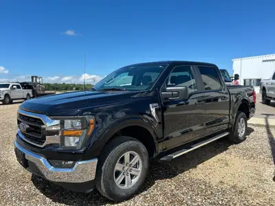 2023 F-150 XLT 300A, 3.3L V6 engine, ONLY 50,503 kms, 17" silver painted aluminum rims, bright polis...