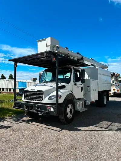 2023 Freightliner M2 106 Utility Truck Automatic Transmission Single Axle 11,500 km Altec LRV56 Fore...