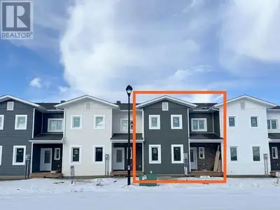 A beautiful townhome built by Whitewater Homes which holds a 'Super Green' status. Sunshine continuo...