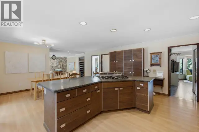 2008 BLAIRVIEW AVENUE North Vancouver, British Columbia in Houses for Sale in North Shore - Image 12