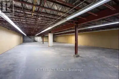 Highly visible light-industrial basement space ideally located on Embrun's main street. Offering ove...