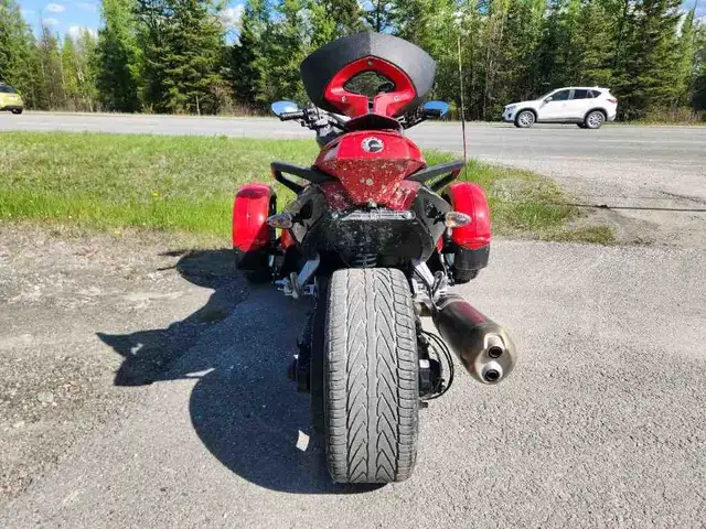 2009 CAN-AM Spyder SE 1000 in Street, Cruisers & Choppers in Thetford Mines - Image 6