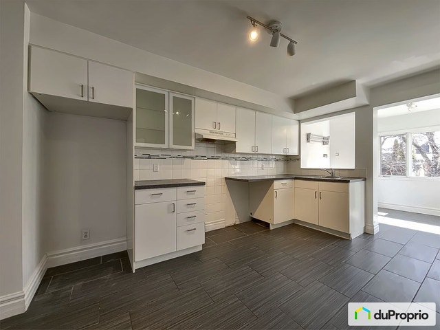 $319,000 - Condominium for sale in Longueuil (Vieux-Longueuil) — photo 2