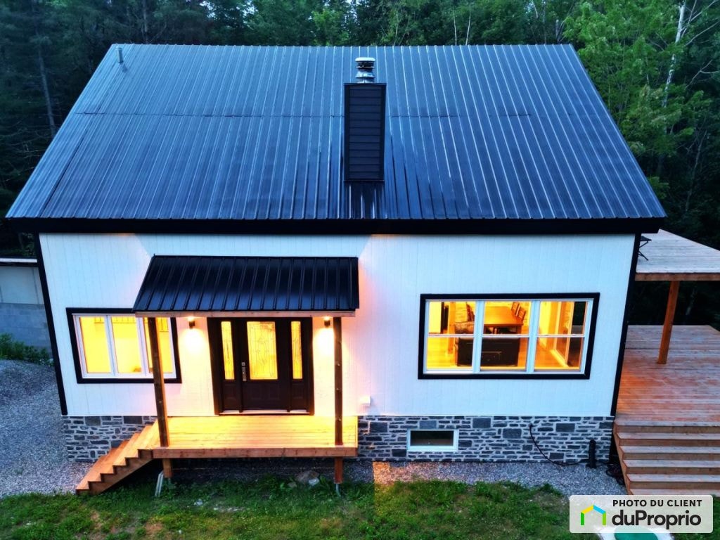 $725,000 - 2 Storey for sale in Ste-Beatrix — photo 1