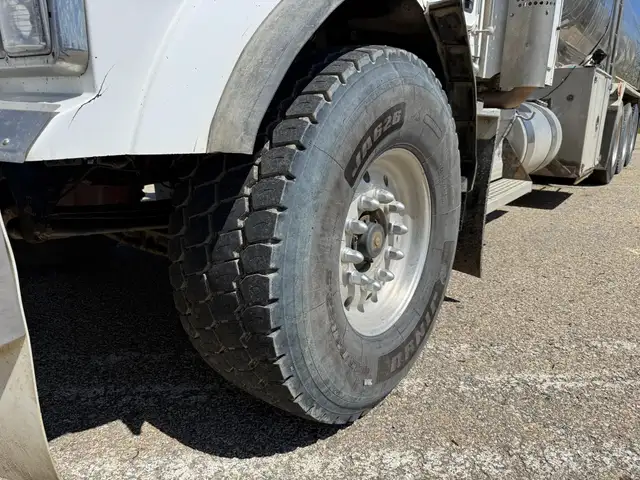 2015 KENWORTH T800 in Heavy Trucks in Saskatoon - Image 29