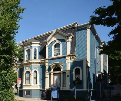 Fabulous main floor flat in Heritage Building on corner of Inglis and South Park Streets. Built in t...