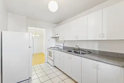 LARGE 3 BEDROOM UNITS **FREE RENT INCENTIVE**, View more