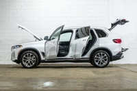 *English below* *Français:* Ce BMW X5 xDrive40i 2025 avec un bas kilométrage de 32452 km et aucun ac... (image 8)