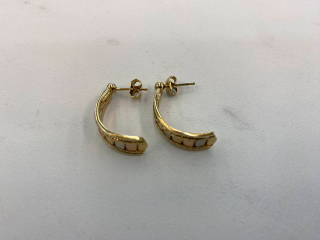 18K Tri Color Gold Drop Earrings in Jewellery & Watches in City of Toronto - Image 2