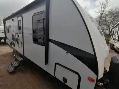 Camp comfortably with your significant other and furry friend in this Winnebago Industries Minnie tr...