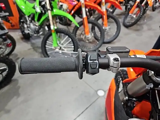 2025 KTM SX 250 in Dirt Bikes & Motocross in Calgary - Image 13