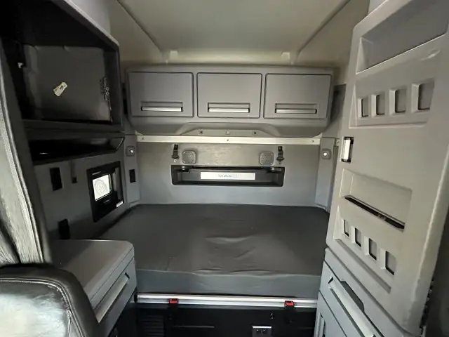 2024 Mack Pinnacle 64T 70 in Heavy Trucks in Regina - Image 15