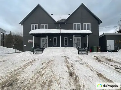 Offrant une vue sur la cour intérieure et vue sur la montagne le condominium avec terrasse à environ...