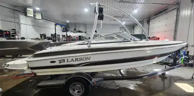 Welcome to Tru-North Yamaha RV & Marine The 2008 Larson SEi 180 Sport/LX is an 18.5-foot bowrider de...