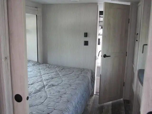 2023 SIERRA 391 FLRB-NEW LOADED FRONT LIVING-ON SALE $99,999!  in Travel Trailers & Campers in Ottawa - Image 35