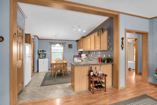 ONE LEVEL LIVING BUNGALOW - 3 BED, 2 BATH in Houses for Sale in Hamilton - Image 3