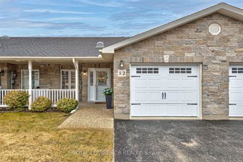 82 Greenway Dr in Houses for Sale in Barrie - Image 2