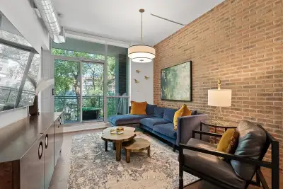 Price: $835,000 / $3,168/mo Welcome to Suite 317 at 510 King Street East. This gorgeous updated unit...