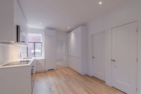 Renovated Akelius three bedroom apartment for rent. Located near avenue Mariette in the Notre-Dame-D... (image 5)