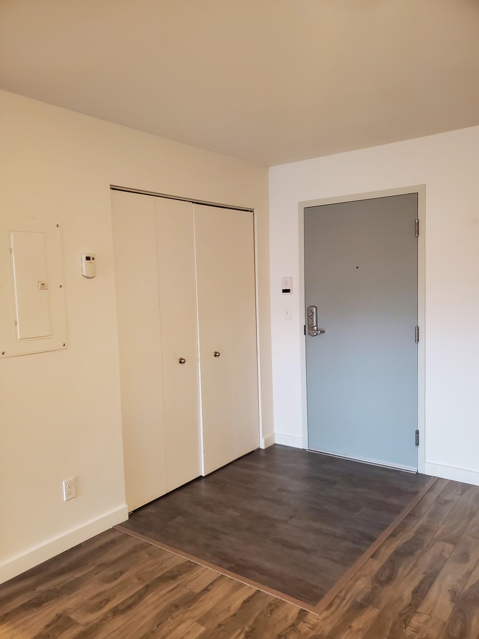 AVAILABLE DECEMBER 1 - 2 BEDROOM UNIT - PERTH 2