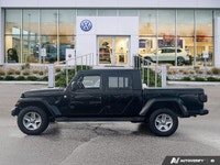Only 29,963 Miles! This Jeep Gladiator boasts a Regular Unleaded V-6 3.6 L/220 engine powering this... (image 1)