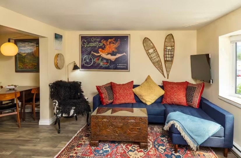 Comfortable 2-Bedroom, 1-Bathroom Home 3