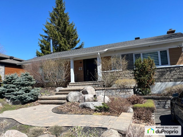 $839,000 - Bungalow for sale in Ste-Foy — photo 1