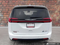 Come see this 2021 Chrysler Pacifica Hybrid Limited before it's too late! * This Chrysler Pacifica H... (image 3)