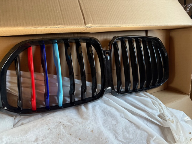 2022-2026 BMW Front Grill Wrapped + BMW X5 Interior Mats in Other Parts & Accessories in Markham / York Region - Image 4