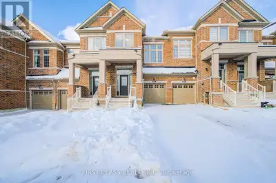 Freehold Townhouse in Seaton! 4 Bedrooms 3.5 bathrooms with long driveway and backyard. It's1836 sqf...