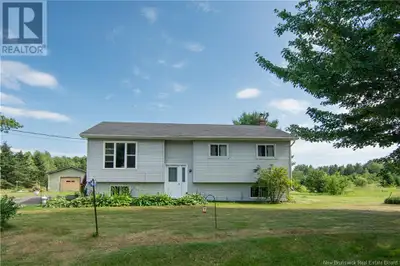 Charming Country Home with Spacious Living and Outdoor Potential 47 Chemin Saint-Damien, Haut-Saint-...