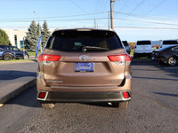 SAEFTY INCLUDED ONE OWNER ACCIDENT FREE SERVICE RECORDS LOCAL ONTARIO CAR 7 PASSENGERS Very Clean AW... (image 4)