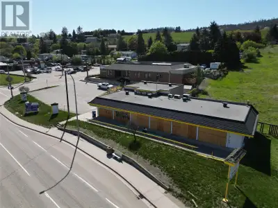 Amazing opportunity to lease a stand alone Retail building centrally located on Highway 97 in Lake C...