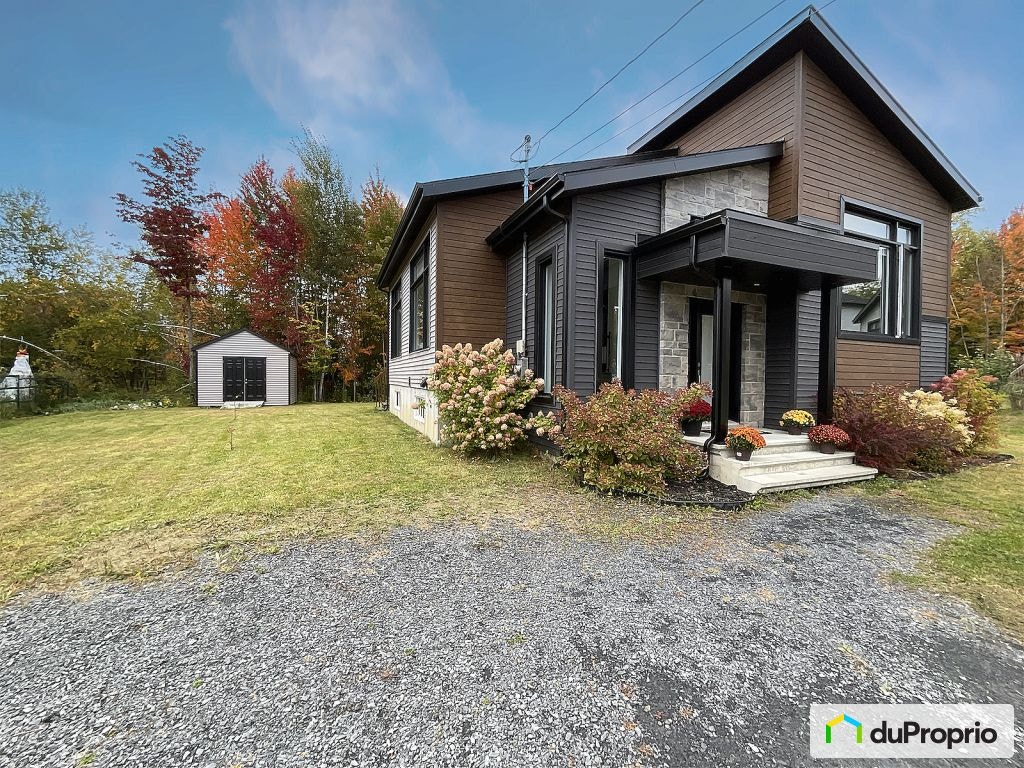 $649,500 - Bungalow for sale in Sherbrooke (Mont-Bellevue) — photo 1