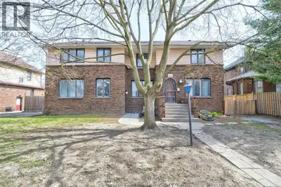 Welcome to 2268 Victoria! Located in one of Windsor's original premier neighbourhoods, this spacious...