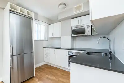 renovated bachelor, King and Dufferin - ID 178