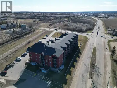 Top floor south-facing condo with 2 bedrooms and 2 bathrooms, featuring 913 square feet of open conc...