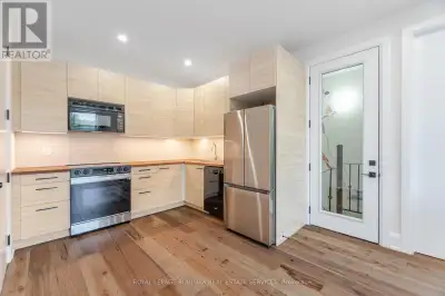 A - 527 VYNER CRESCENT Oakville (WO West), Ontario