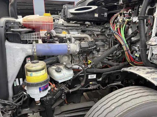 2021 Freightliner Cascadia Safety Certified in Heavy Trucks in Hamilton - Image 8