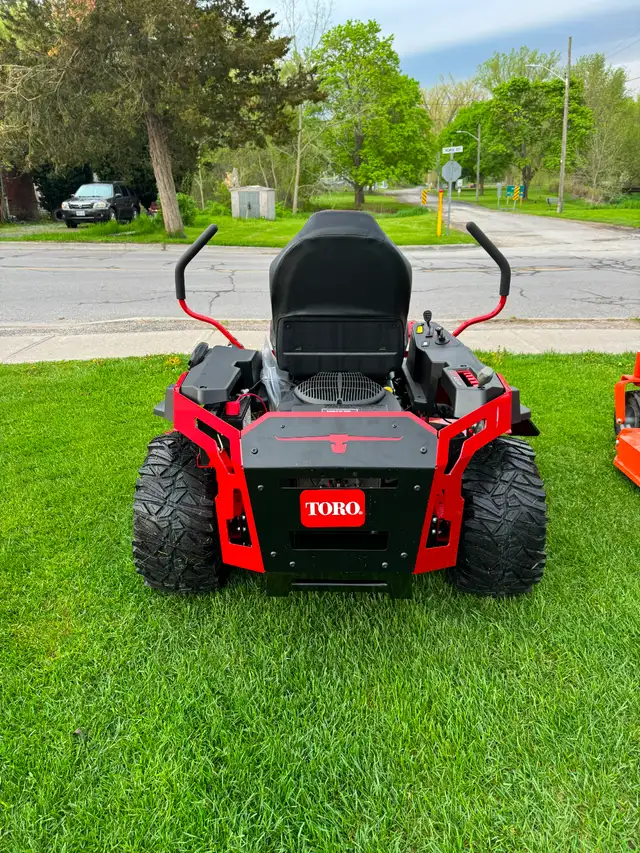 Toro 60" TITAN® MyRIDE® (76614) Zero Turn Mower in Lawnmowers & Leaf Blowers in Belleville - Image 8