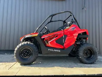 Engine Type: Single-Cylinder Displacement: 11 cu. in. (180 cc) Cooling: Air / Oil Fuel System: Gas F...