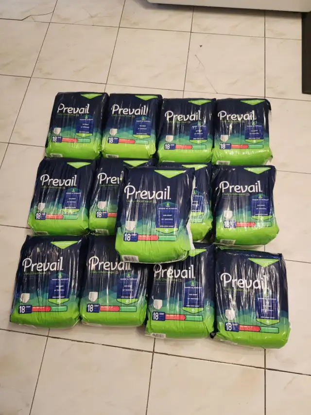13 paquets de couches (sous-vêtements incontinences) Prevail in Health & Special Needs in City of Montréal - Image 2