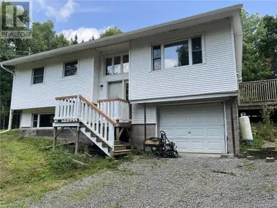 Private 1.2 acre lot, in the country and only 20 minutes to Fredericton. Split entry with 3 bedrooms...